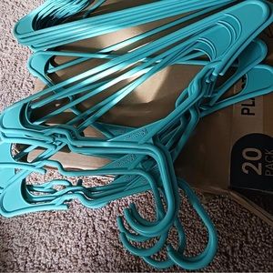 10 Plastic Hangers
